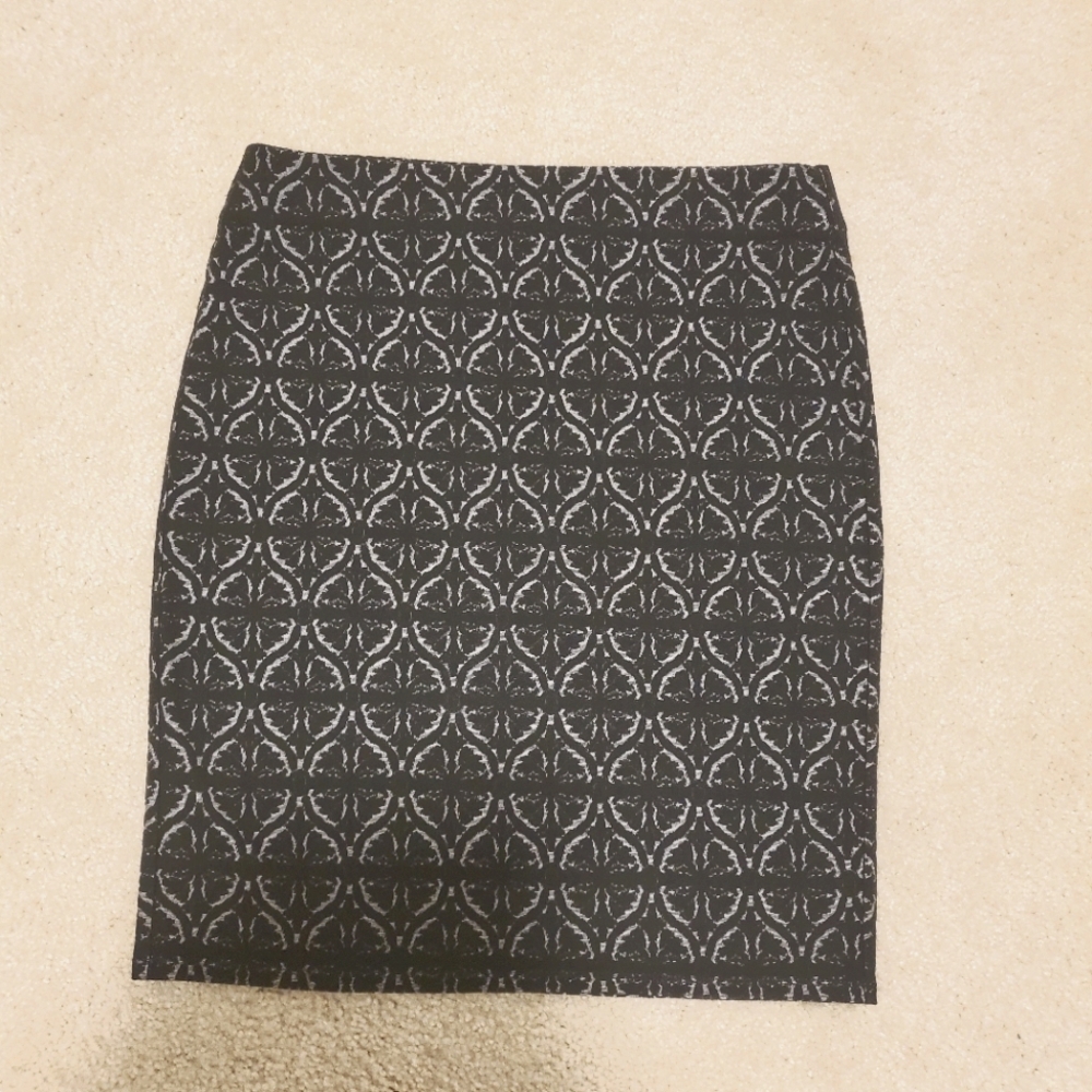 LOFT pull on Skirt in Size M
